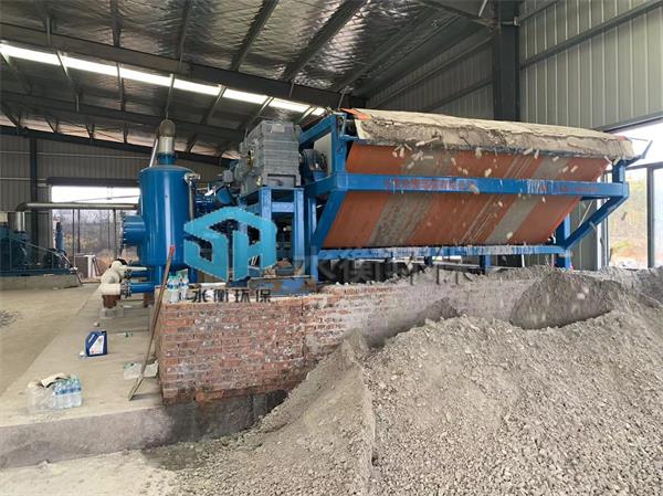 江西南昌大型带式真空皮带机安装完毕