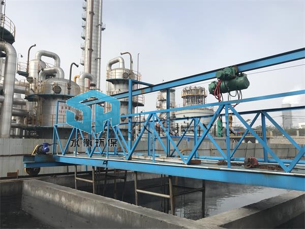 重庆市刮泥机设备安装现场